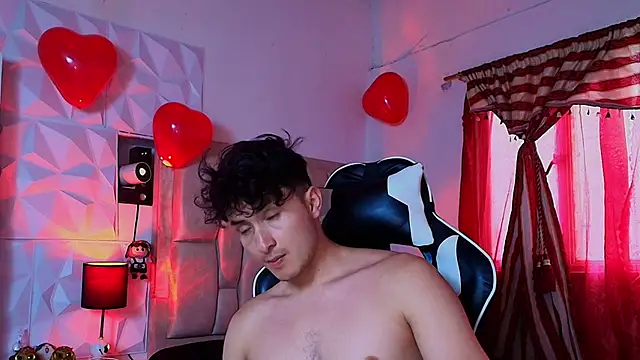 Snapshot of santyago_taylor chatting on February 19, 10:09 pm santyago taylor online show from February 19, 10:09 pm