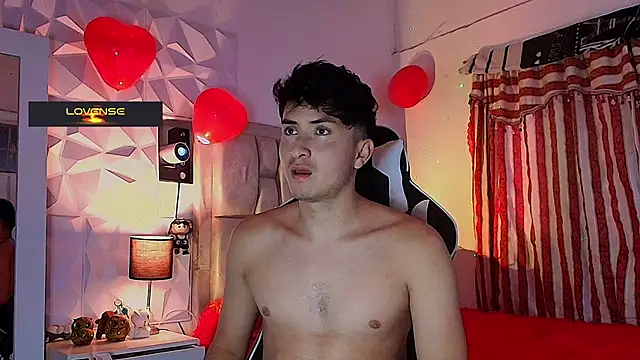 Snapshot of santyago_taylor chatting on March 4, 6:50 pm santyago taylor online show from March 4, 6:50 pm