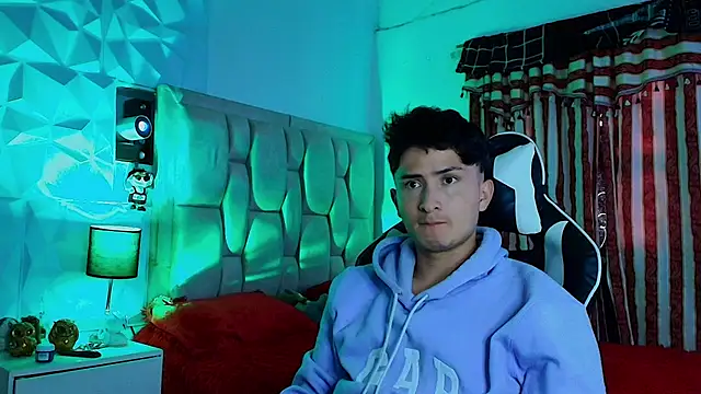 Snapshot of santyago_taylor chatting on March 17, 6:32 pm santyago taylor online show from March 17, 6:32 pm