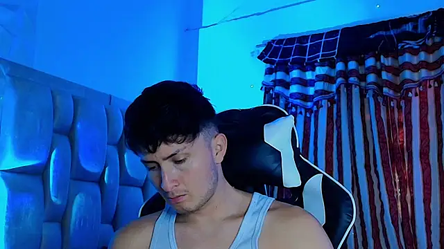 Snapshot of santyago_taylor chatting on March 20, 9:56 pm santyago taylor online show from March 20, 9:56 pm
