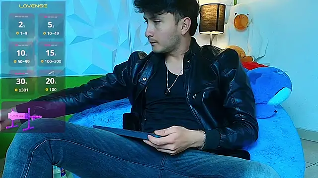 Snapshot of santyago_taylor chatting on September 16, 7:15 pm santyago taylor online show from September 16, 7:15 pm