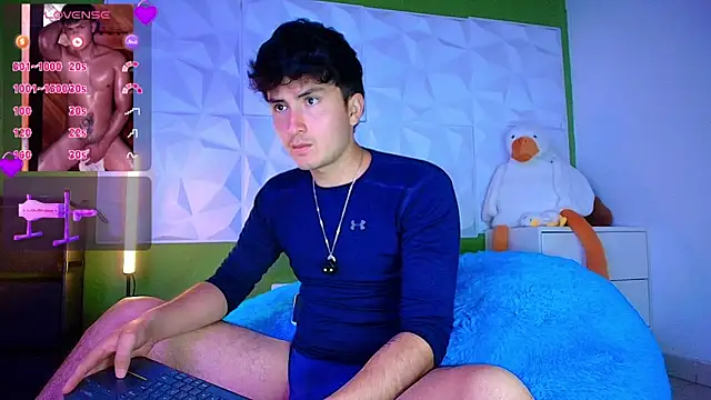 Snapshot of santyago_taylor chatting on October 17, 6:43 pm santyago taylor online show from October 17, 6:43 pm