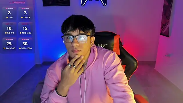 Snapshot of LuciferM_Star chatting on November 6, 2:34 am LuciferM Star online show from November 6, 2:34 am