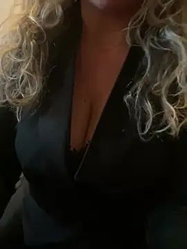 JenniLowen online show from February 1, 4:22 pm