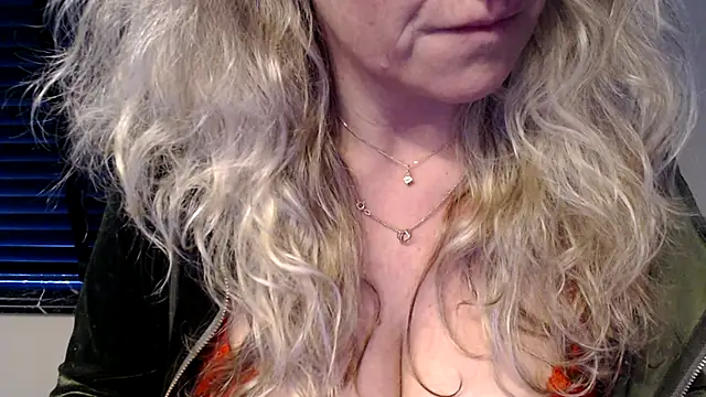 JenniLowen online show from March 3, 2:26 pm