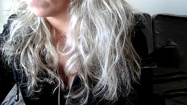 JenniLowen online show from March 6, 3:13 pm