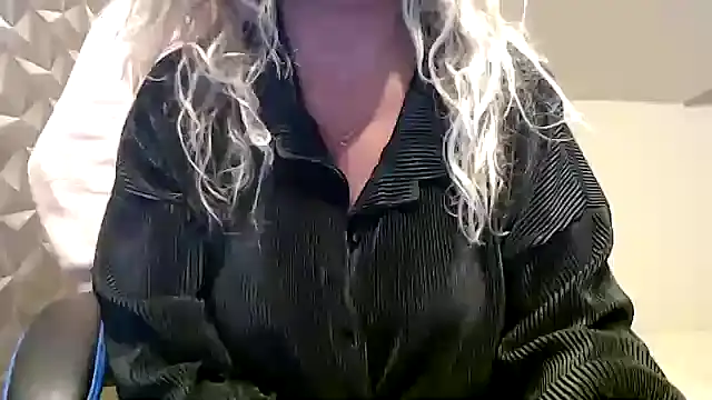 JenniLowen online show from October 23, 9:08 am