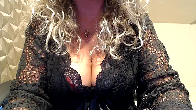 JenniLowen online show from October 26, 7:58 am