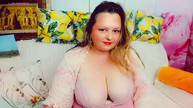 Snapshot of KlaraHoll chatting on May 30, 3:20 pm KlaraHoll online show from May 30, 3:20 pm