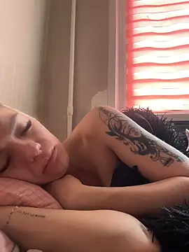 Snapshot of -Sexy_Barbie- chatting on November 16, 3:23 am -Sexy Barbie- online show from November 16, 3:23 am