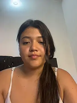 alisson carolina73 online show from April 5, 11:57 pm