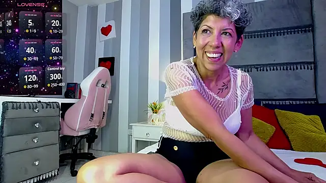 Julianewell online show from July 4, 12:22 pm