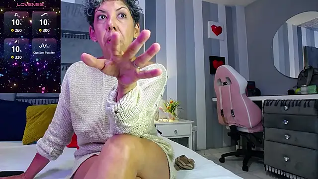 Julianewell online show from July 10, 12:41 pm