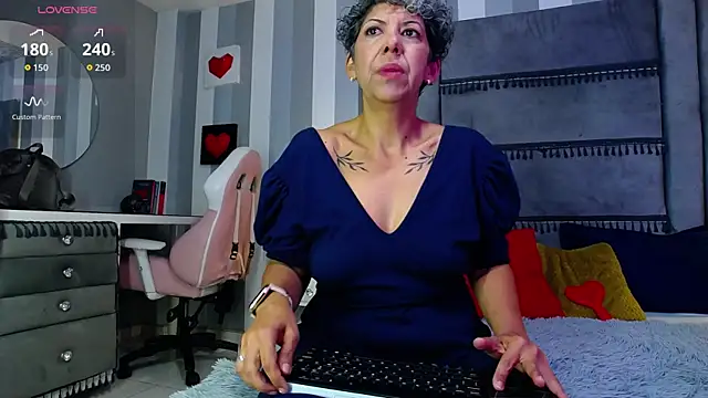 Julianewell online show from July 25, 12:03 pm