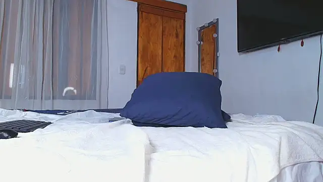 Snapshot of Isa_bonnet chatting on December 3, 12:18 am Isa bonnet online show from December 3, 12:18 am