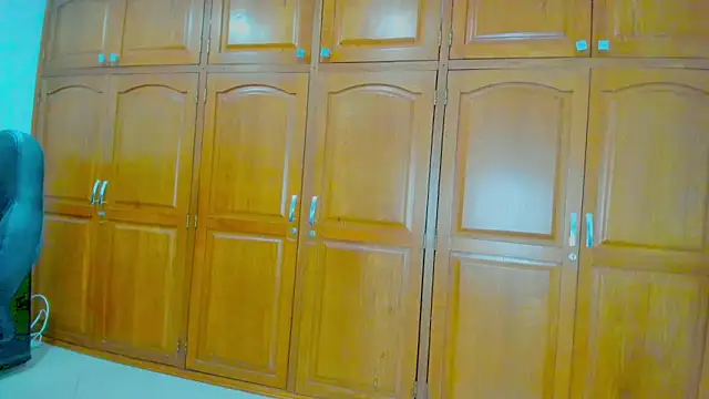 Snapshot of emmakolactro2001 chatting on December 18, 6:52 am emmakolactro2001 online show from December 18, 6:52 am