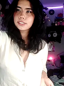 kiki cavilll online show from December 6, 1:07 am