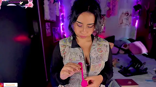 kiki cavilll online show from March 18, 2:59 pm