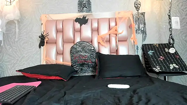 KOURTNEY-- online show from October 25, 2:08 am