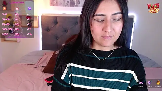 mia aira online show from December 26, 8:32 pm