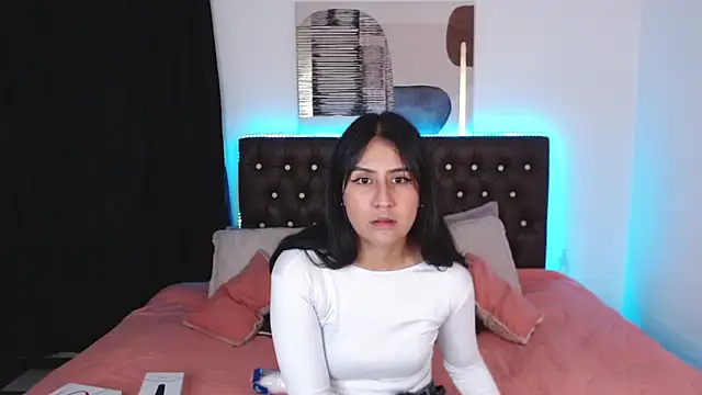 mia aira online show from March 4, 7:43 pm