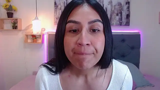 mia aira online show from October 10, 3:11 pm