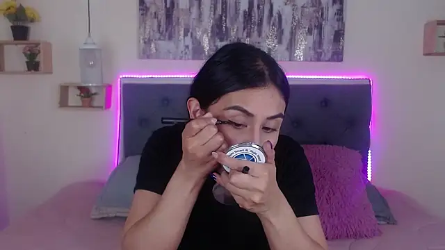 mia aira online show from November 5, 5:46 pm