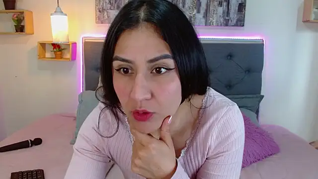 mia aira online show from November 22, 3:55 pm