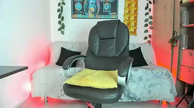 Snapshot of mikee_scooth chatting on January 11, 1:06 am mikee scooth online show from January 11, 1:06 am