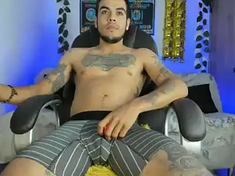 Snapshot of mikee_scooth chatting on January 20, 11:43 pm mikee scooth online show from January 20, 11:43 pm