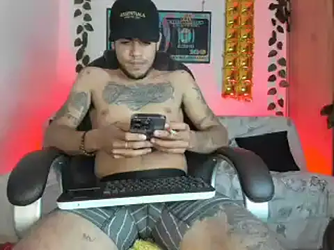 Snapshot of mikee_scooth chatting on January 21, 8:41 am mikee scooth online show from January 21, 8:41 am