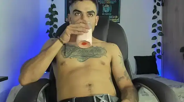 Snapshot of mikee_scooth chatting on February 20, 4:07 am mikee scooth online show from February 20, 4:07 am