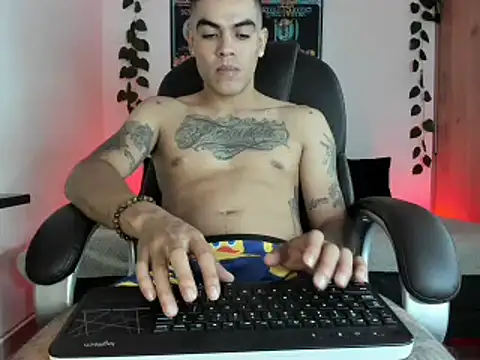 Snapshot of mikee_scooth chatting on March 22, 7:57 am mikee scooth online show from March 22, 7:57 am