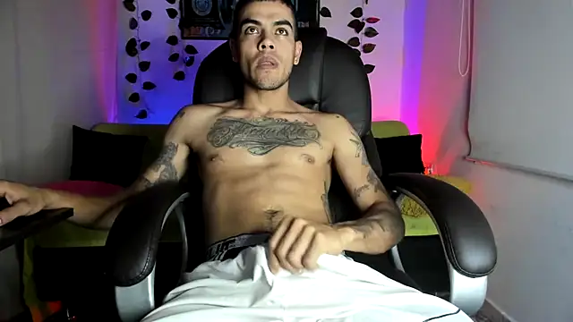 Snapshot of mikee_scooth chatting on September 29, 11:53 pm mikee scooth online show from September 29, 11:53 pm