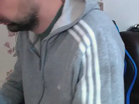 Snapshot of Leo_1617 chatting on February 4, 10:32 am Leo 1617 online show from February 4, 10:32 am