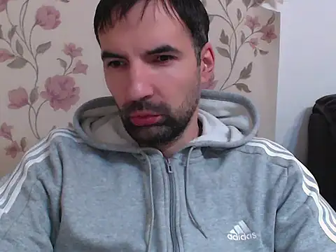 Snapshot of Leo_1617 chatting on February 5, 12:10 pm Leo 1617 online show from February 5, 12:10 pm