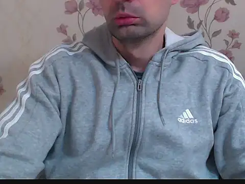 Snapshot of Leo_1617 chatting on February 18, 1:40 pm Leo 1617 online show from February 18, 1:40 pm