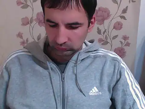 Snapshot of Leo_1617 chatting on February 19, 6:04 pm Leo 1617 online show from February 19, 6:04 pm