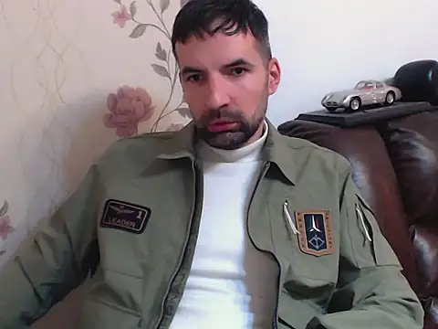 Snapshot of Leo_1617 chatting on March 25, 6:25 pm Leo 1617 online show from March 25, 6:25 pm