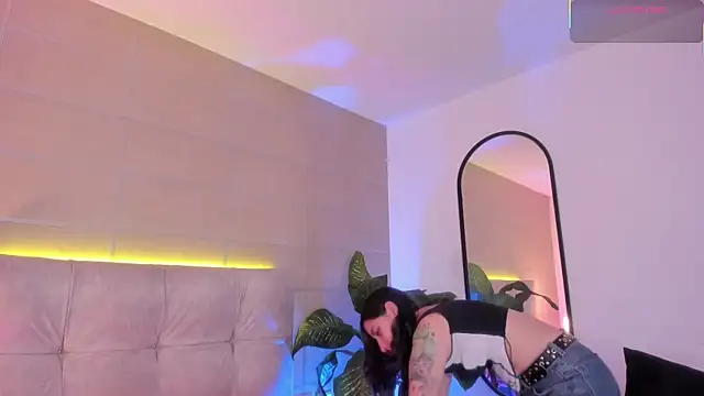 Snapshot of Karito-28 chatting on November 4, 1:32 pm Karito-28 online show from November 4, 1:32 pm