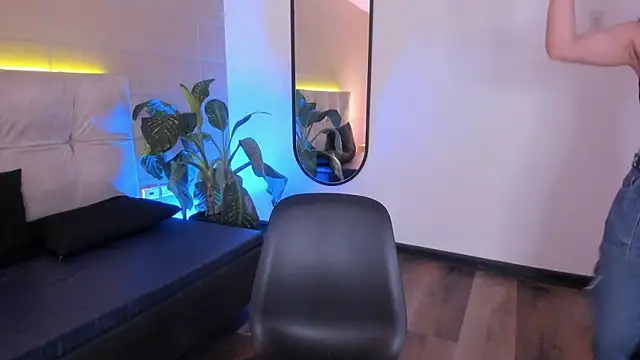 Snapshot of Karito-28 chatting on November 19, 12:05 pm Karito-28 online show from November 19, 12:05 pm