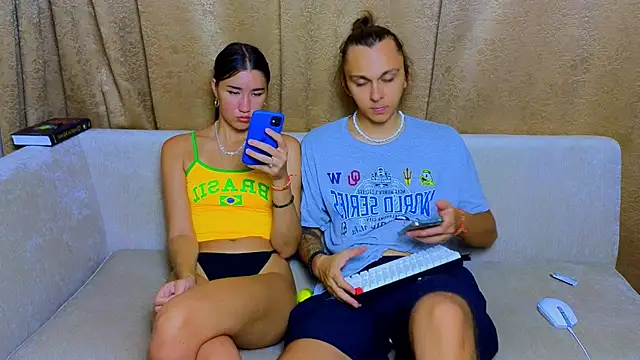 Snapshot of do_u_know_them chatting on December 30, 9:16 am do u know them online show from December 30, 9:16 am