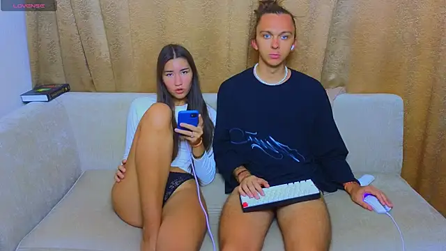 Snapshot of do_u_know_them chatting on January 27, 6:30 am do u know them online show from January 27, 6:30 am