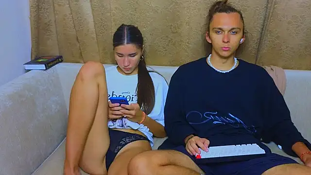 Snapshot of do_u_know_them chatting on January 27, 12:58 pm do u know them online show from January 27, 12:58 pm