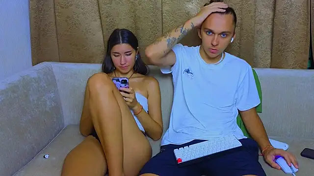 Snapshot of do_u_know_them chatting on February 25, 12:24 pm do u know them online show from February 25, 12:24 pm