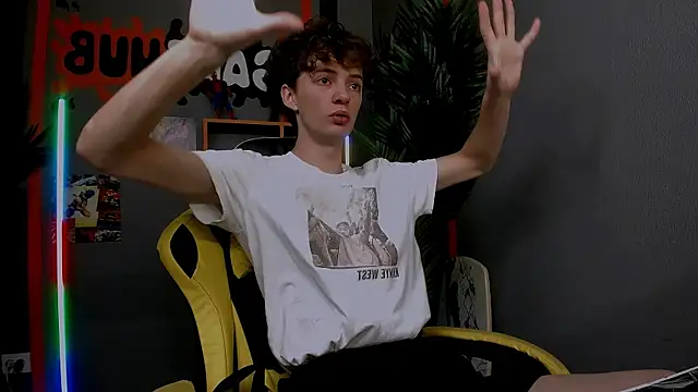 Snapshot of LukeSweet chatting on December 2, 10:42 am LukeSweet online show from December 2, 10:42 am