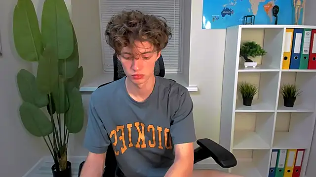 Snapshot of LukeSweet chatting on June 20, 3:26 pm LukeSweet online show from June 20, 3:26 pm