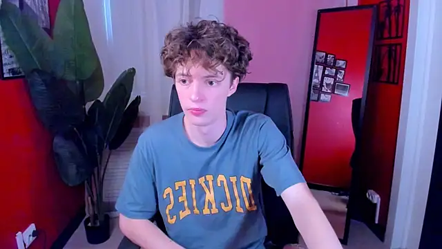 Snapshot of LukeSweet chatting on June 22, 12:02 pm LukeSweet online show from June 22, 12:02 pm