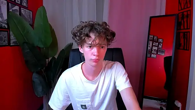 Snapshot of LukeSweet chatting on June 23, 4:05 pm LukeSweet online show from June 23, 4:05 pm