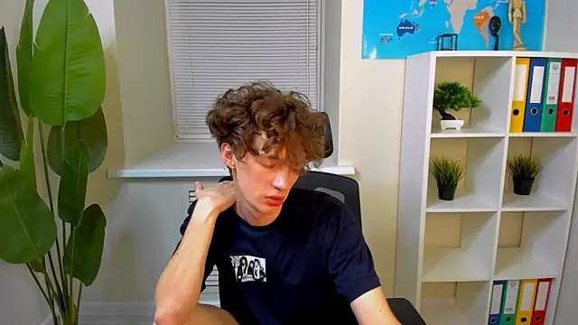 Snapshot of LukeSweet chatting on June 24, 2:49 pm LukeSweet online show from June 24, 2:49 pm